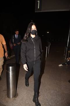 'टाइगर-3' की शूटिंग के लिए रूस रवाना होने से पहले मुंबई एयरपोर्ट पर स्पॉट हुईं Katrina Kaif, देखें फोटोज