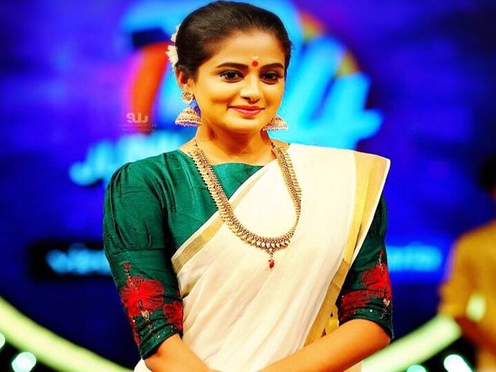 என் தேகம் வியர்வை குளம் அதில் என் கண்கள் ஒளிக்கும் இடமடி