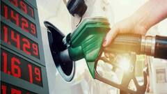 Petrol Price Hike: বিশ্ববাজারে অপরিশোধিত তেলের দাম কমলেও রাষ্ট্রায়ত্ত সংস্থাগুলি পেট্রোলের দাম এক পয়সাও । Bangla News