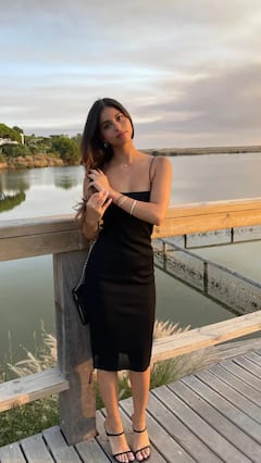 In Pics Suhana Khan: নজরকাড়া আউটফিট, পর্তুগালে ছুটি কাটাচ্ছেন শাহরুখ কন্যা সুহানা