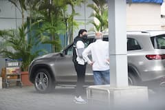 PICS: Injured Abhishek Bachchan Spotted With Aishwarya Rai & Daughter Aaradhya At Airport, Fans Worried About Actor