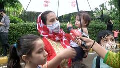 Delhi: Afghanistan दूतावास के बाहर जुटे अफगान नागरिक, फंसे लोगों को बचाने की गुहार