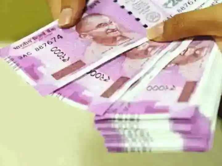 Rupees 2000 notes circulation declines by 113 pieces and no printing order given in last 2 years says Government Rupees 2,000 Currency Note Update: 32 महीनों में 2.26 लाख करोड़ रुपये के 2,000 वाले नोट सर्कुलेशन से बाहर