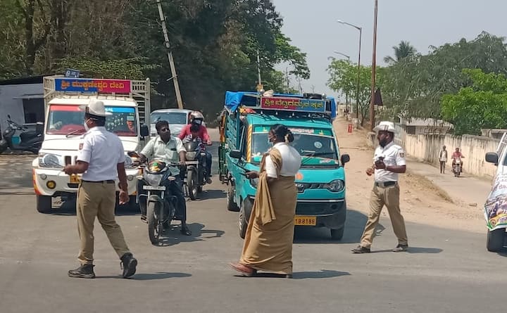 Police has No authority to seize vehicles due to pending challans says telangana High court Traffic Challan Telangana: పెండింగ్ చలానా ఉంటే పోలీసులు మన బండి సీజ్ చేయొచ్చా? హైకోర్టు క్లారిటీ