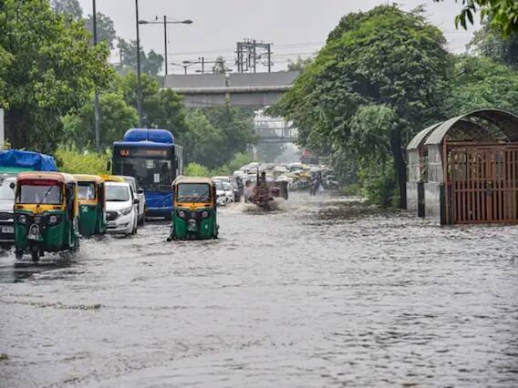 Heavy Rainfall: దిల్లీని ముంచెత్తిన వర్షం.. పలు ప్రాంతాలు జలమయం