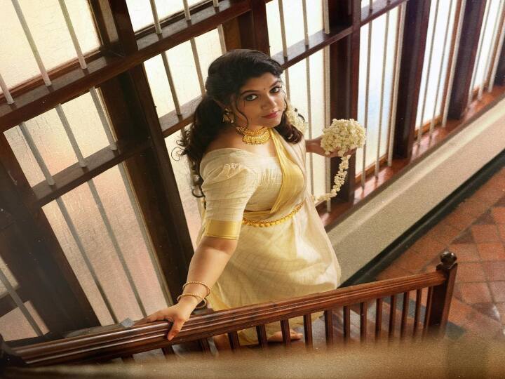கட்டாரி கண்ணாலே உட்டாளே தெரிக்கிறேன் ஒட்டார சிட்டால மப்பாகி கெடக்குறேன்