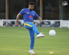 IPL 2021: ధోనీ సిక్స్ కొడితే... పార్క్ దాటి బయటకు వెళ్లిన బంతి...వైరల్‌గా మారిన వీడియో... ప్రాక్టీస్ సెషన్‌లో ధోనీ