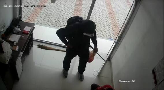 પેટ્રોલપંપ પર બે લૂંટારાએ બંદૂક-ચપ્પીની અણીએ ચલાવી લૂંટ, સીસીટીવીમાં લૂંટારા કેદ