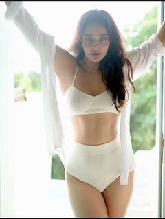 Neha Sharma ਨੇ ਬਿਕੀਨੀ 'ਚ ਦਿਖਾਇਆ ਆਪਣੇ ਹੁਸਨ ਦਾ ਜਲਵਾ, ਦੇਖੋ ਫੋਟੋਆਂ