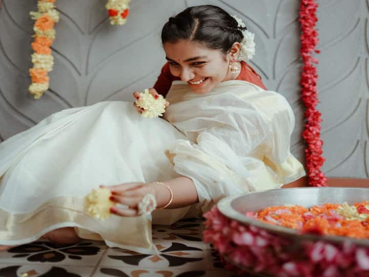 கொஞ்சிரி தஞ்சிக் கொஞ்சிக்கோ முந்திரி முத்தொளி சிந்திக்கோ மஞ்சளி வர்ணச் சுந்தரி வாவே