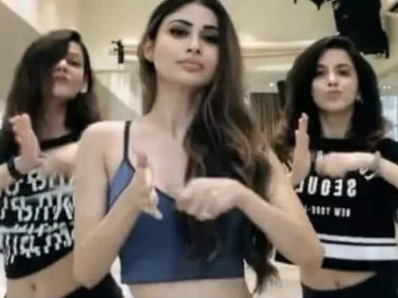 Video: Mouni Roy के इस लेटेस्ट डांस वीडियो के दीवाने हुए फैंस, सोशल मीडिया पर जमकर हो रहा वायरल Video: Mouni Roy के इस लेटेस्ट डांस वीडियो के दीवाने हुए फैंस, सोशल मीडिया पर जमकर हो रहा वायरल