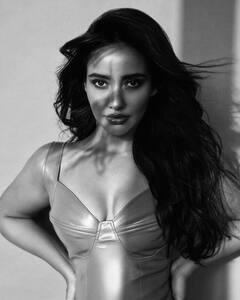 अपनी इस बिकिनी में Neha Sharma ने बिखेरा हुस्न का जलवा, देखें फोटोज