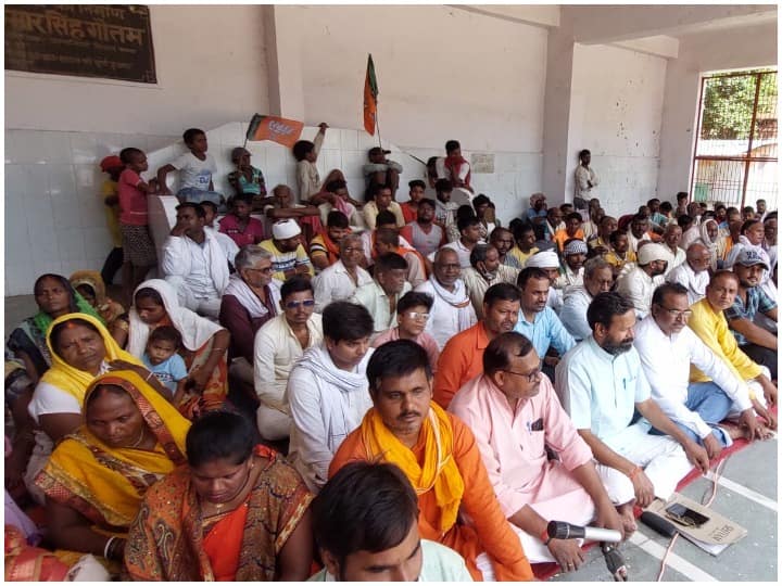 Ghazipur Demonstration of BJP leader against Zamania Municipality President know what is the matter ann गाजीपुर: जमानिया नगर पालिका अध्यक्ष के खिलाफ बीजेपी नेता का धरना प्रदर्शन, जानें क्या है मामला