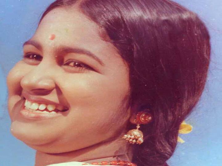 ராதிகா சரத்குமார் சிறந்த நடிகை, தொழிலதிபர் மற்றும் தயாரிப்பாளர் ஆவார், இவர் தமிழ் மற்றும் தெலுங்கு சினிமாவில் நடித்து வருகிறார் .