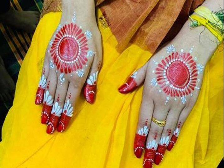 वहीं, पीछे के हाथों पर ये सिंपल डिजाइन भी आपके श्रृंगार में चार-चांद लगा देगा. पहले की तरह भरे हुए हाथ या बीच में बनाया चांद का फैशन अब पुराना हो चुका है. (फोटो- फेसबुक-इंस्टाग्राम)