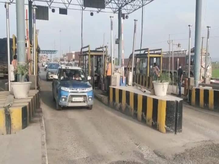 बिना टैक्स दिए ही केंद्रीय मंत्री के सैकड़ों समर्थकों ने टोल प्लाजा किया पार, देखते रह गए सारे कर्मचारी