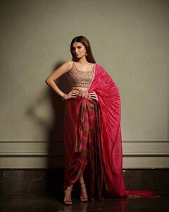 It's Expensive: करीना कपूर के भाई को डेट कर रही इस बॉलीवुड हीरोइन ने पहनी ऐसी ड्रेस कि कीमत के हो रहे हैं खूब चर्चे, जानिए