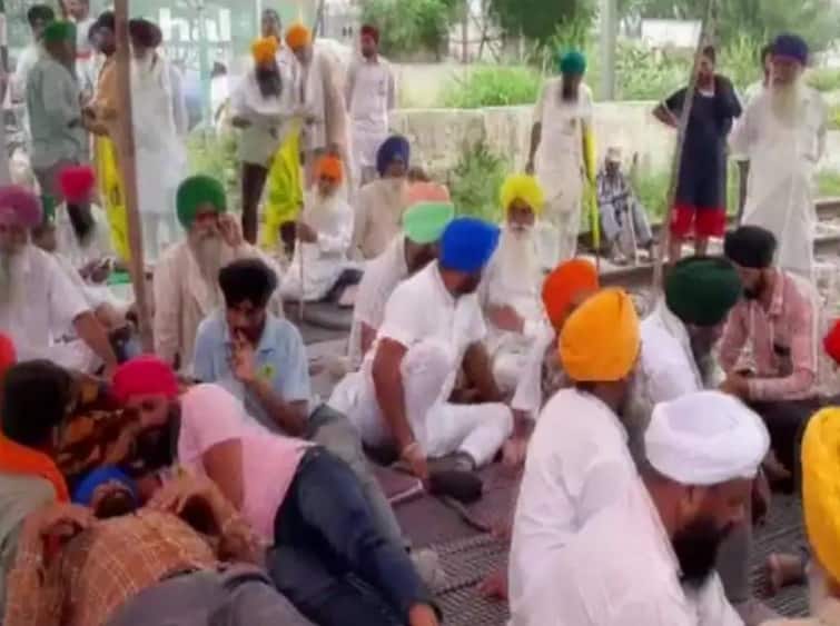 Farmers' Protest Hits Train Movement In Punjab's Jalandhar Kisan Protest in Punjab:જલંધરમાં શેરડી પકવતા ખેડૂતોનું વિરોધ પ્રદર્શન, 50 ટ્રેનો કરાઇ રદ