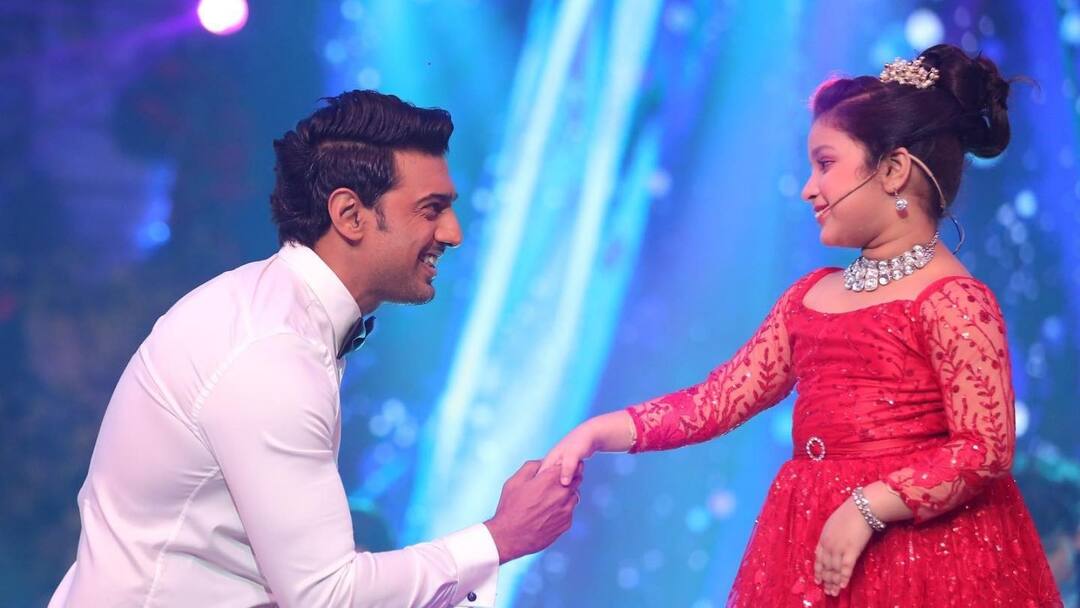 ছোটবেলায় মাঠে ফুটবল খেলতাম, এখন ছোটরা অবসরেও অনলাইন ক্লাস করছে: দেব Actor Dev talked about the struggle of children in lockdown, shares his childhood memory ছোটবেলায় মাঠে ফুটবল খেলতাম, এখন ছোটরা অবসরেও অনলাইন ক্লাস করছে: দেব