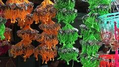 Raksha Bandhan 2021:মমতা-মোদির ছবি, করোনা সতর্কবার্তা, বাজার ছেয়েছে নতুন 'স্টাইলের' রাখিতে