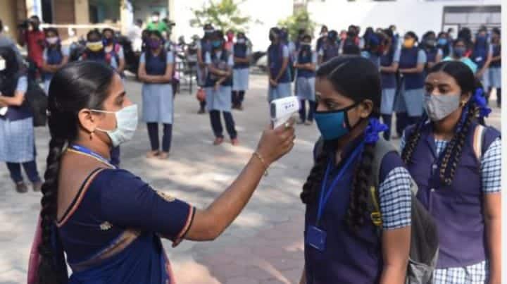 Omicron Virus Tamil Nadu School Education Dept issues Preventive measures to curb spread New covid variant in schools Omicron Guidlines:ஓமைக்ரான்: பள்ளிகளுக்கு தமிழ்நாடு அரசு புதிய உத்தரவு!