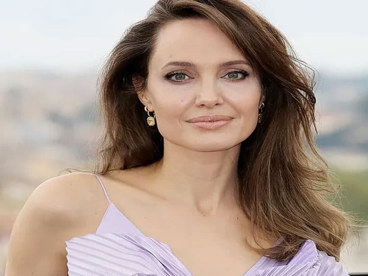 Angelina Jolie Makes Instagram Debut With 5.3 Million Followers in 24 Hours Angelina Jolie Instagram: इंस्टाग्राम डेब्यू और महज एक पोस्ट, 24 घंटे के भीतर एंजेलिना जोली के हुए 5.3 मिलियन फॉलोअर्स