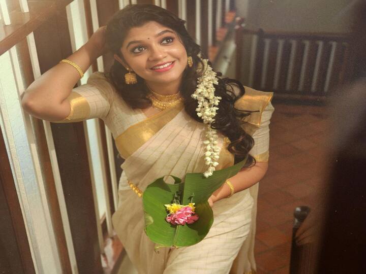 வெய்யோன் சில்லி இப்போ நிலத்தில் இறங்கி அனத்துறா லந்தா பேசி என்ன ஒரண்ட இழுக்குறா
