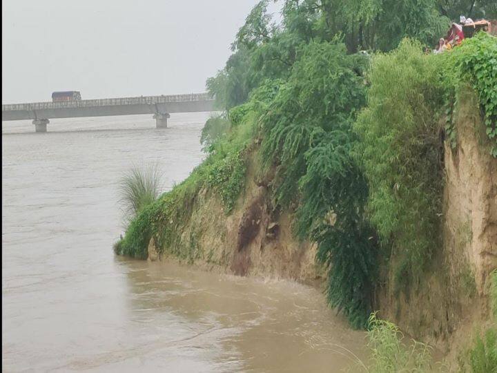 अयोध्या : बाढ़ का खतरा टला तो सरयू नदी किनारे बसे गांव में कटान का खतरा बढ़ा, पढ़ें ये रिपोर्ट Ayodhya: If the threat of flood averted, then the danger of erosion increased in the village, read this report ANN अयोध्या : बाढ़ का खतरा टला तो सरयू नदी किनारे बसे गांव में कटान का खतरा बढ़ा, पढ़ें ये रिपोर्ट