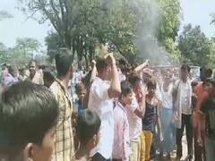 बिहार: हाई टेंशन तार के गिरने से घर में सो रहे मां-बेटे की मौत, दूसरा बेटा गंभीर रूप से घायल