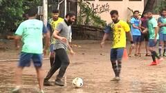 Amit Thackeray Football : अमित ठाकरे यांनी लुटला फुटबॉल खेळण्याचा आनंद : Mumbai : ABP Majha