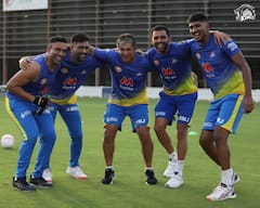 IPL 2021: আইপিএলের আগে প্র্যাক্টিসে ফুটবল পায়ে ভেল্কি ধোনি-রায়নাদের