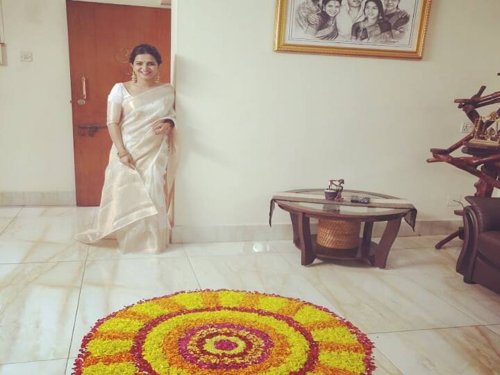 கால்கள் இரண்டும் தரையில் இருந்தும் வானில் பறக்கிறேன்