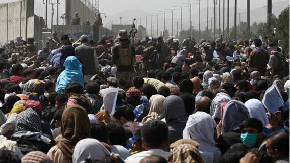 Afghanistan Crisis : কাবুল বিমানবন্দরে তালিবানের গুলি, পদপিষ্ট হয়ে মৃত ৭ | Bangla News