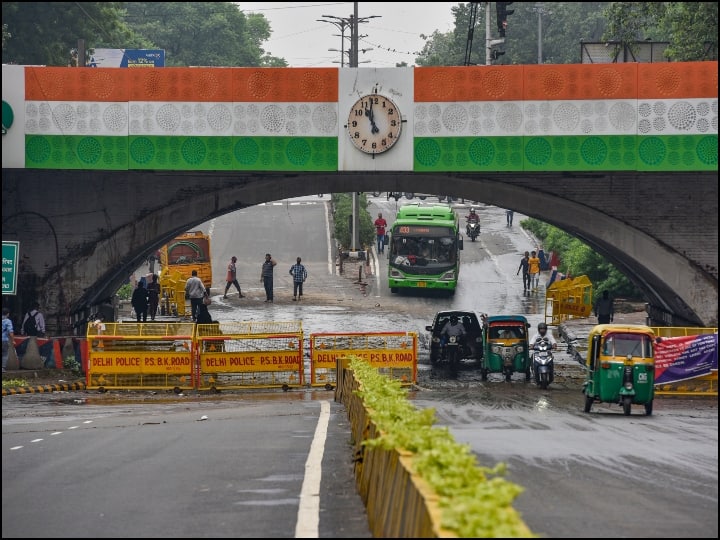 Delhi Weather Update: दिल्ली में सोमवार को कैसा रहेगा मौसम, बारिश की कितनी है उम्मीद? जानें