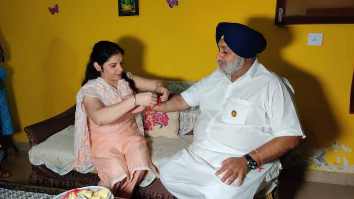 ਸੁਖਬੀਰ ਬਾਦਲ ਨੇ ਜ਼ੀਰਕਪੁਰ ਵਾਲੀਆਂ ਭੈਣਾਂ ਤੋਂ ਬੰਨ੍ਹਵਾਈ ਰੱਖੜੀ