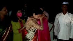 Bharati Pawar : सासऱ्यांच्या आठवणीने भारती पवार गहिवरल्या, समाधी स्थळाचं दर्शन घेताना रडू कोसळलं