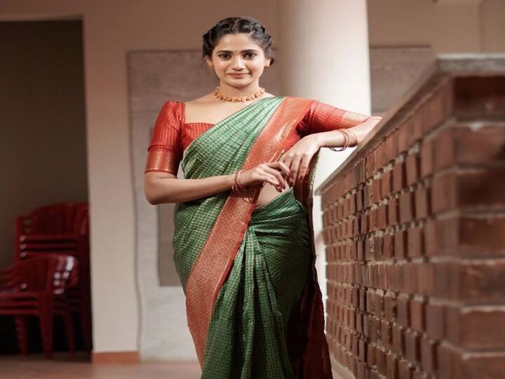 உன்னுடைய பேச்சினிலே ரிங்டோன்கள் டவுன் டவுன்