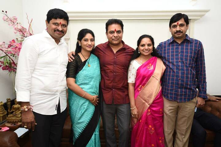 ఎంపీ సంతోష్ కుమార్‌కు తన చెల్లెలు కవిత సహా మరో సోదరి రాఖీ కట్టారు.