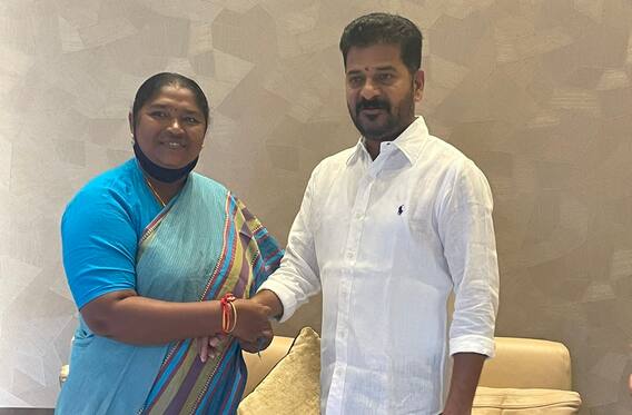 రేవంత్ రెడ్డికి రాఖీ కట్టిన ఎమ్మెల్యే సీతక్క