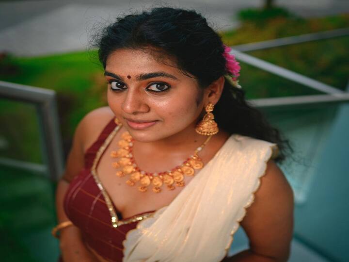 இப்போ என்ன விட்டு போகாதே என்ன விட்டு போகாதே இன்னும் பேச கூட தொடங்கலையே