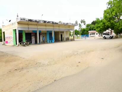 The bus will not come to the bus stand at tourisit place பஸ் ஸ்டாண்டு இருக்கு ஆனா ’பஸ் நிக்கல’...! சுற்றுலாதலமான கழுகுமலையில் பரிதவிக்கும் மக்கள்...!