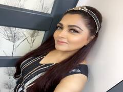 Actress Kushboo Sundar  pics | அடி ஏதோ உன்னிடம் இருக்கிறது - குஷ்பூ போட்டோஷூட்