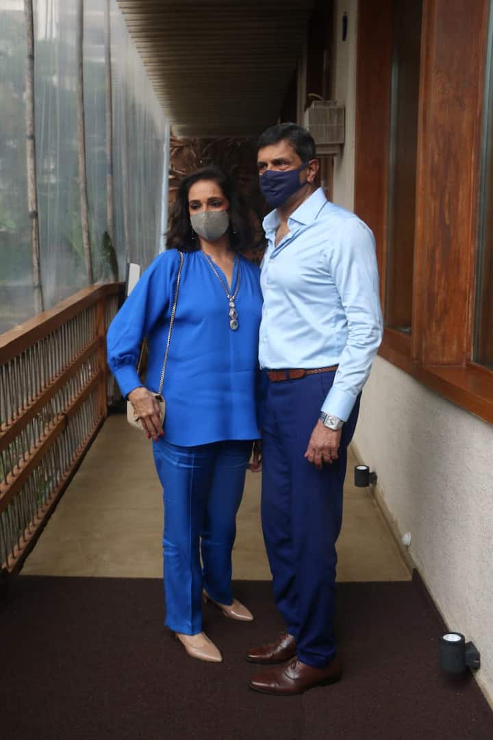 Deepika Padukone’s parents also complemented each other with their outifits. While her mother Ujjala can be seen wearing a blue outfit, her father Prakash can be spotted wearing a light blue shirt with dark blue pants. (Image courtesy – Manav Manglani)