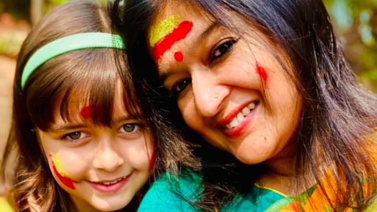 Singer Sahana Bajpaie shared her childhood memory of Rakhi, shared rakhi making photos in social media মেয়ের জন্য 'স্ট্রবেরি, ব্লুবেরি, ভ্যানিলা' রাখি বানাচ্ছেন সাহানা বাজপেয়ী