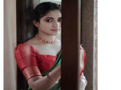 Actress Losliya Mariyanesan pics | பன்னாரஸ் பட்டு கட்டி மல்லி பூ கொண்ட வச்சு - லாஸ்லியா போட்டோஷூட்