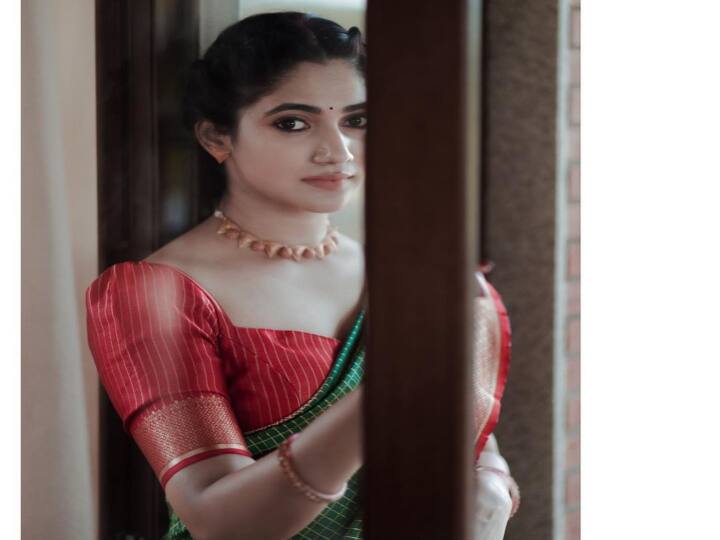 அவ முந்தான பூவ கண்டு என் உயிரு புட்டு கிச்சு சிந்தாம சிதறாம என் கதைய முடிச்சா