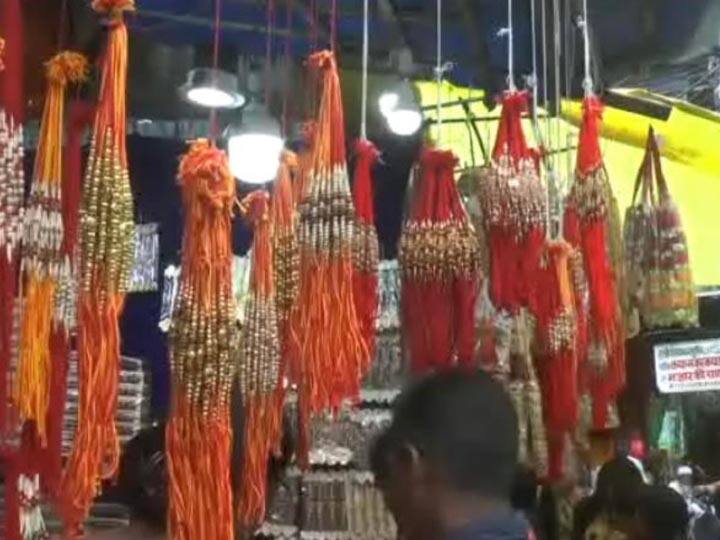 बाजारों में भारतीय राखियों की धूम, बच्‍चों को लुभा रही डोरेमॉन, मोटू-पतलू की बनी राखियां