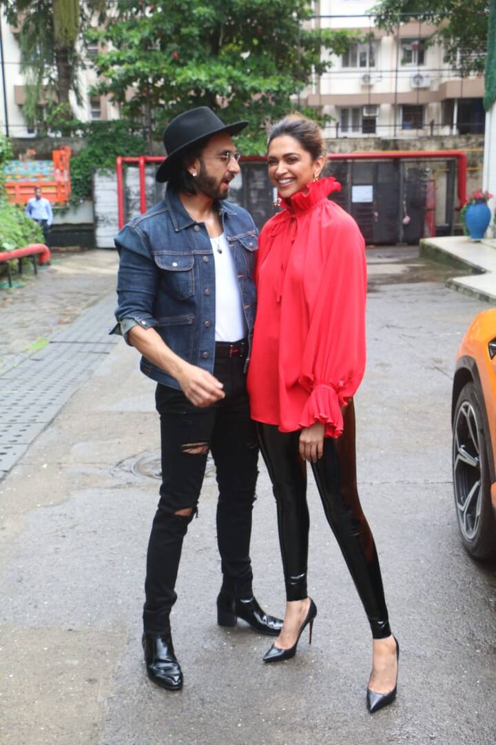 Both known for their unique fashion sense, the couple did not fail to make heads turn with their stunning outfits. The much-in-love couple complemented each other even with their outfits setting major couple goals. (Image courtesy – Manav Manglani)