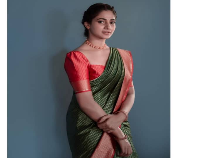 பன்னாரஸ் பட்டு கட்டி மல்லி பூ கொண்ட வச்சு சிங்கப்பூர் சீமாட்டி என் மனச கெடுத்தா