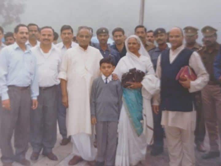 bjp leader madan mohan sharma about late Kalyan Singh and his connection with Mussoorie ANN बतौर सीएम मसूरी के स्कूल में पोते का दाखिला कराने आए थे कल्याण सिंह, बीजेपी नेता ने सुनाया किस्सा